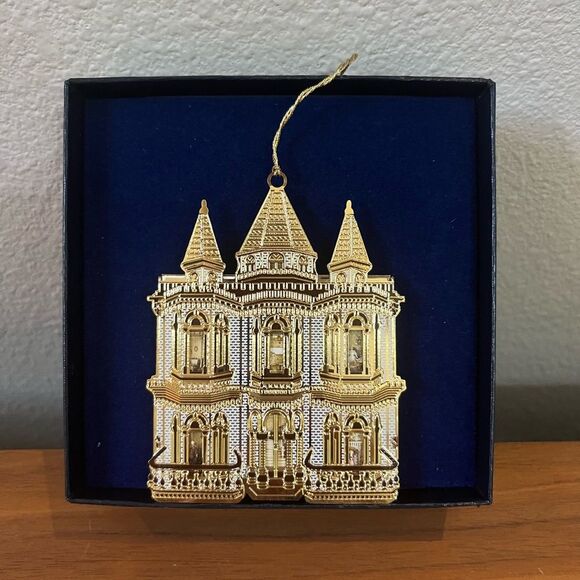 Doll Houses of the World Christmas Ornament International Collectors Society - Picture 7 of 7